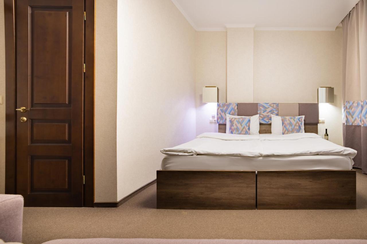 Private Rooms In Hotel Lift 1R بوكوفِل المظهر الخارجي الصورة