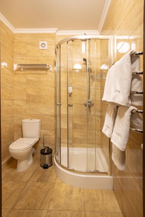 Private Rooms In Hotel Lift 1R بوكوفِل المظهر الخارجي الصورة
