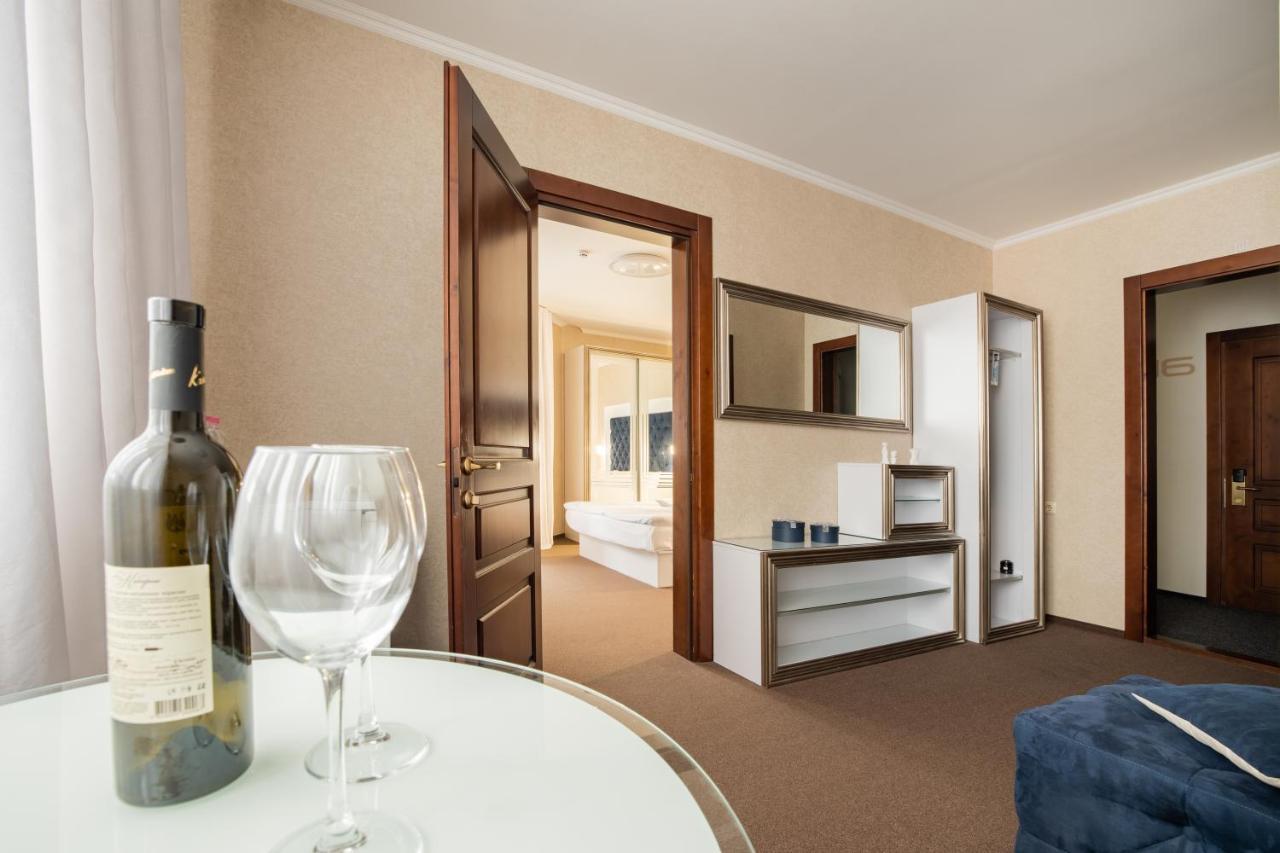 Private Rooms In Hotel Lift 1R بوكوفِل المظهر الخارجي الصورة