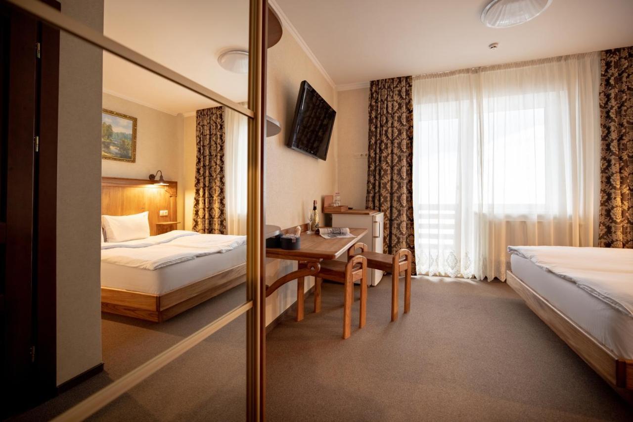 Private Rooms In Hotel Lift 1R بوكوفِل المظهر الخارجي الصورة