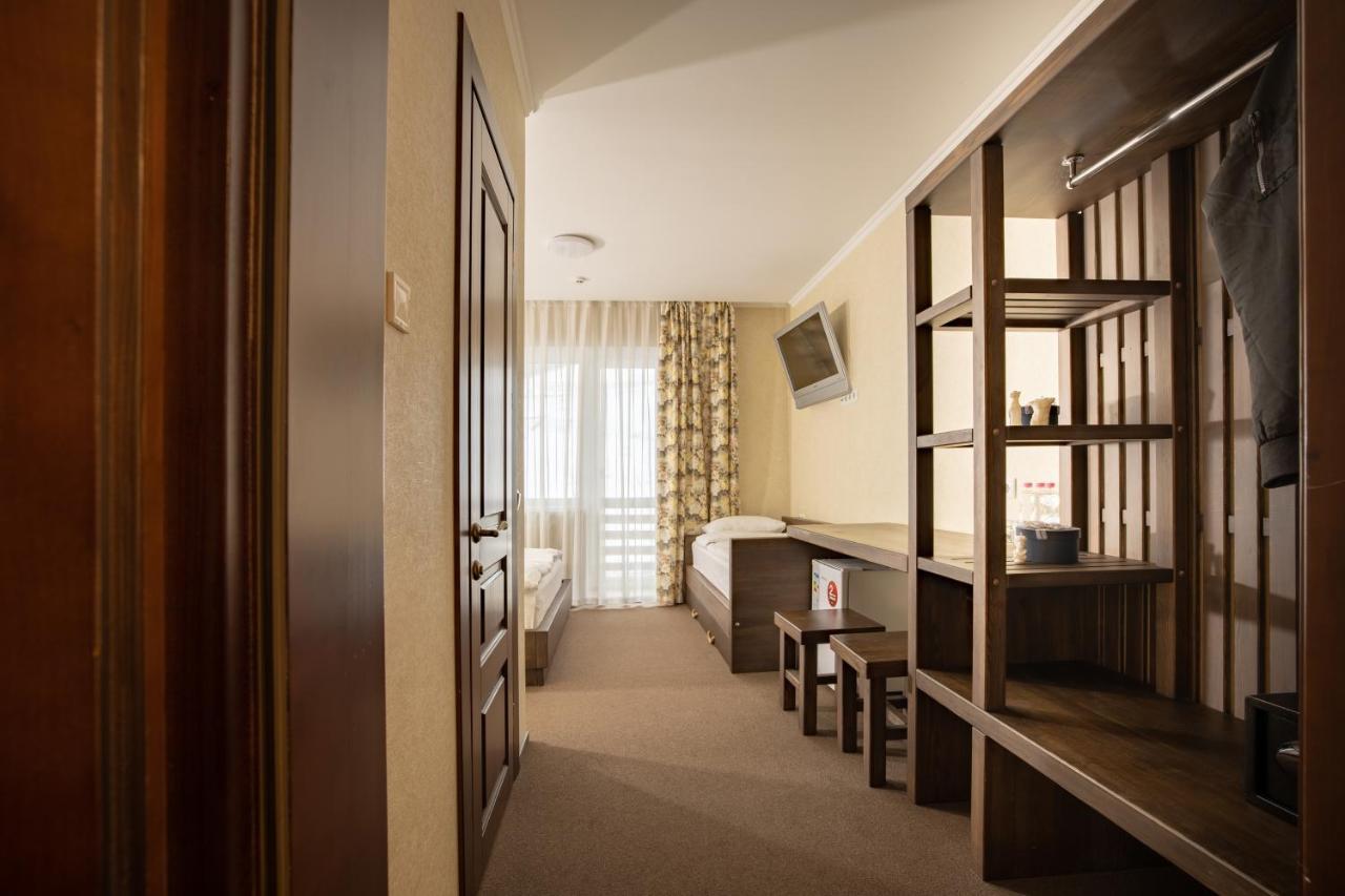 Private Rooms In Hotel Lift 1R بوكوفِل المظهر الخارجي الصورة