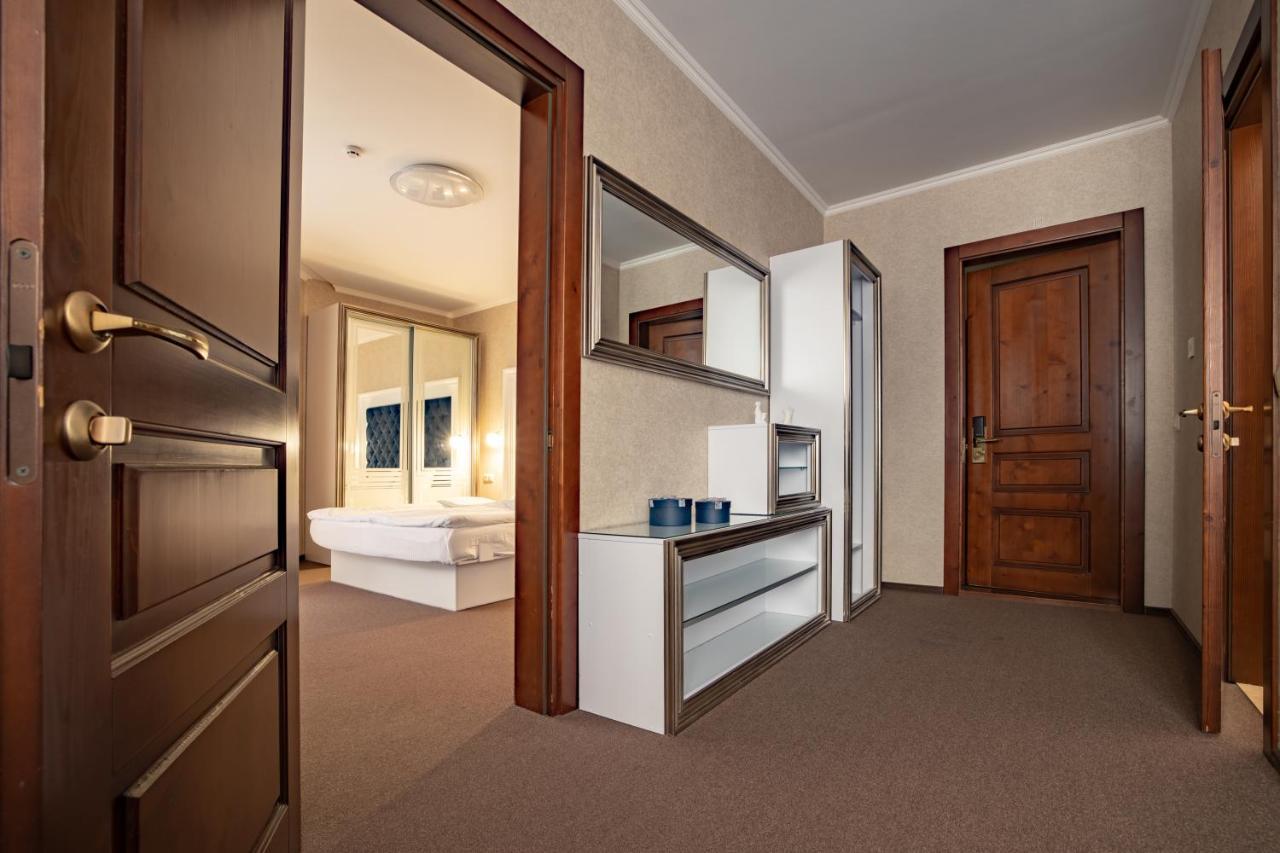Private Rooms In Hotel Lift 1R بوكوفِل المظهر الخارجي الصورة