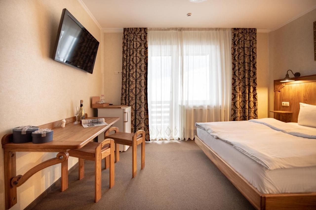 Private Rooms In Hotel Lift 1R بوكوفِل المظهر الخارجي الصورة