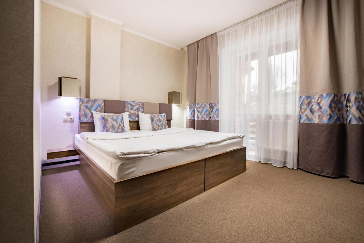 Private Rooms In Hotel Lift 1R بوكوفِل المظهر الخارجي الصورة