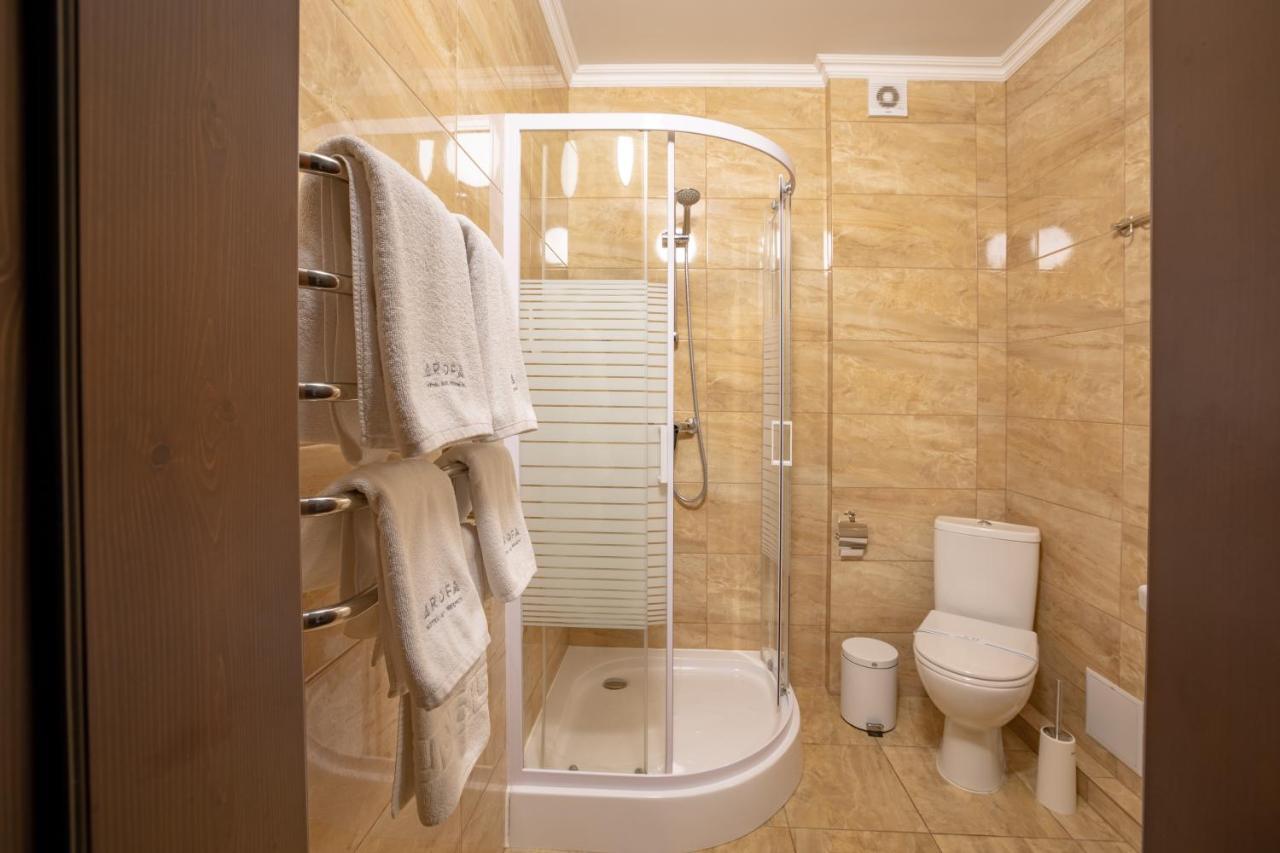 Private Rooms In Hotel Lift 1R بوكوفِل المظهر الخارجي الصورة