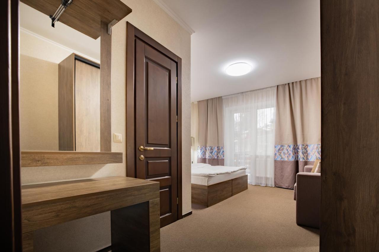 Private Rooms In Hotel Lift 1R بوكوفِل المظهر الخارجي الصورة
