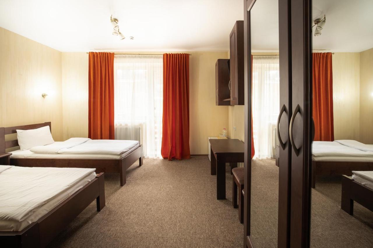 Private Rooms In Hotel Lift 1R بوكوفِل المظهر الخارجي الصورة