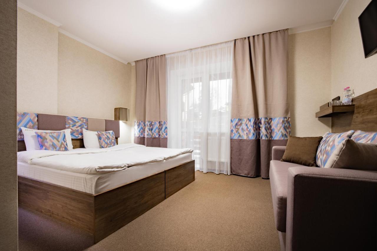 Private Rooms In Hotel Lift 1R بوكوفِل المظهر الخارجي الصورة